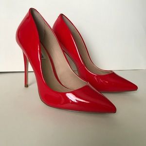 Steve Madden patent leather pump